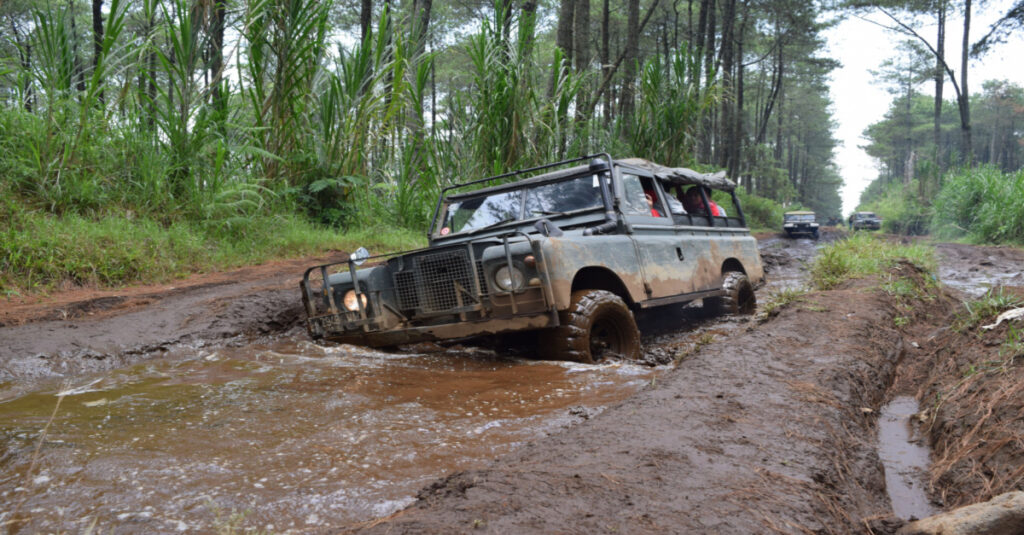 Driving_in_deep_mud